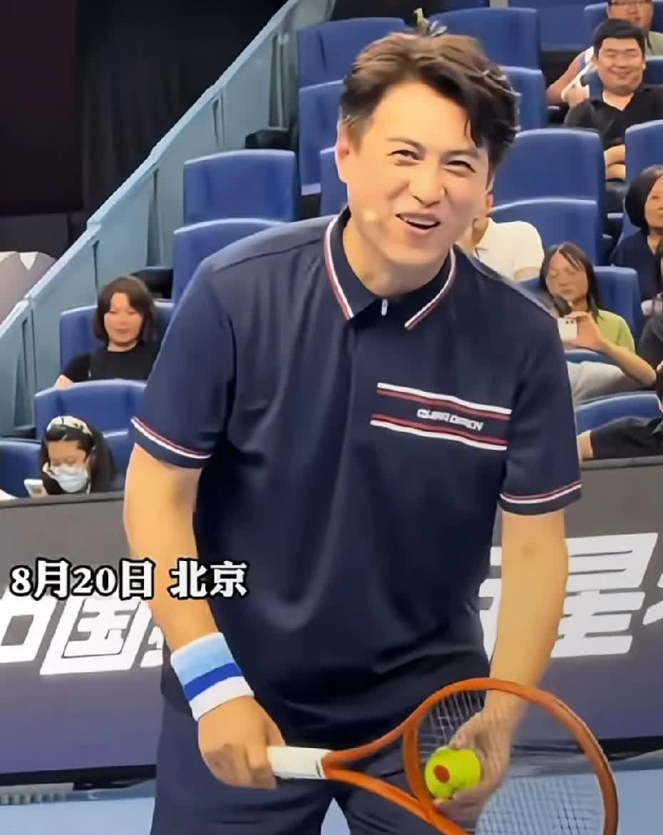 靳东亮相网球中国赛，一身运动装帅气逼人，网友直呼“太帅了哥”把东哥整不会了