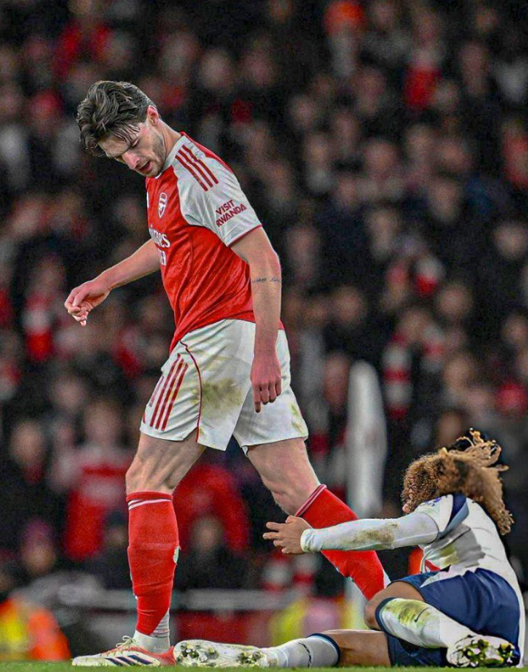 赖斯还真的是赋予这种气质的人，这个男人满场飞奔，还说自己更适应3-4天一场比赛的