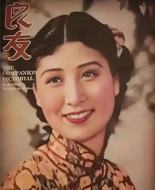 1940年深夜，民国大美女郑苹如，被秘密押到小树林执行枪决。特务垂涎她的美色，犹