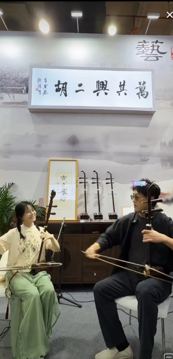 今晚9点锁定二饼胡拉直播间！！！10多天的休整，今晚看点多多！！有关心人气、音浪