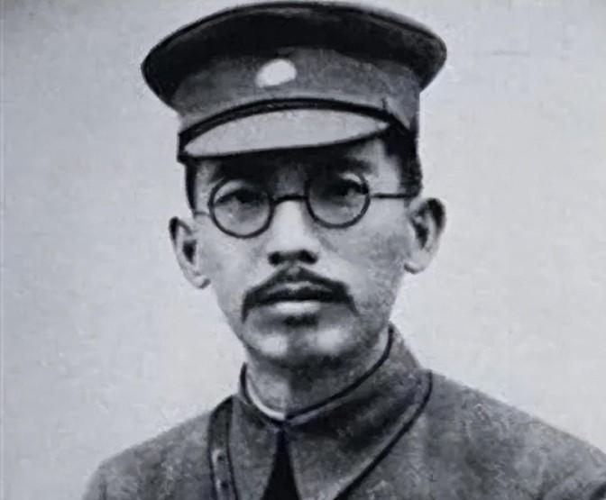 1927年11月，唐生智手下的师长张国威劝他下野，唐生智不动声色，将张国威骗到官