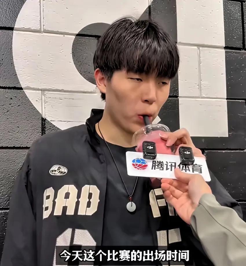         杨瀚森自从今年6月通过NBA选秀大会被波特兰开拓者队以第十六顺位