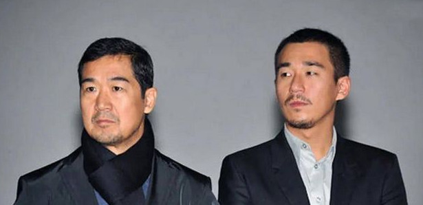 张默殴打女友童瑶事件











天哪！谁能想到，外表光鲜亮丽的明星背