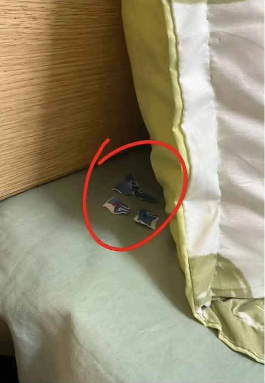 妹妹卧室发现的，要告诉爸妈吗？

