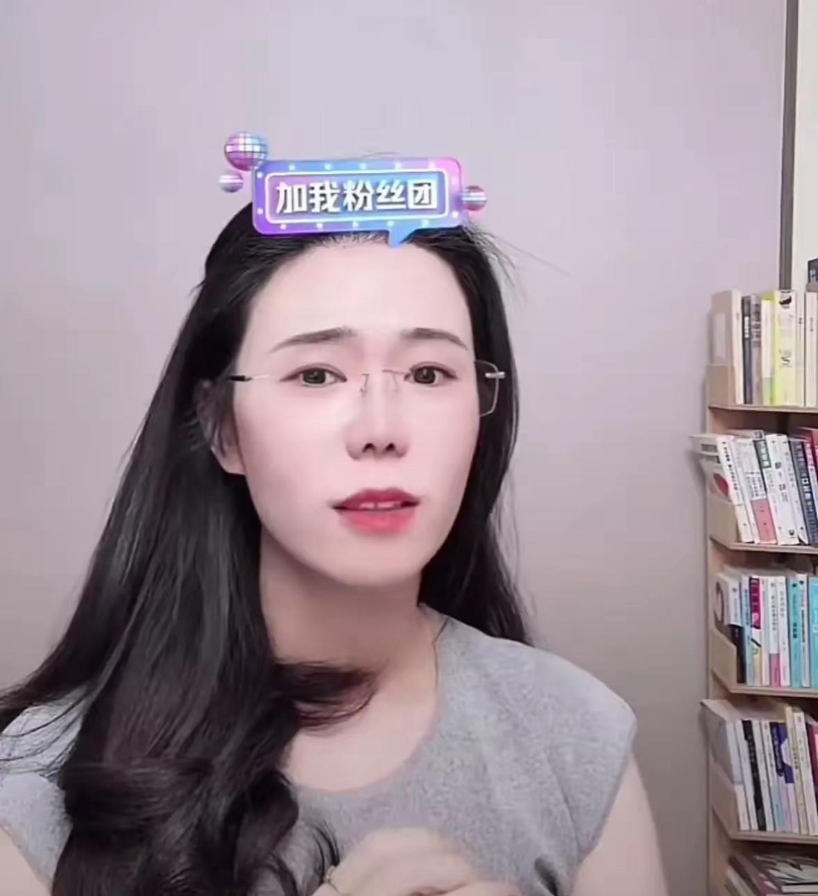 近期被这个律师圈了粉，一有时间就去她直播间听故事，感觉他的直播间就是人世间男女真