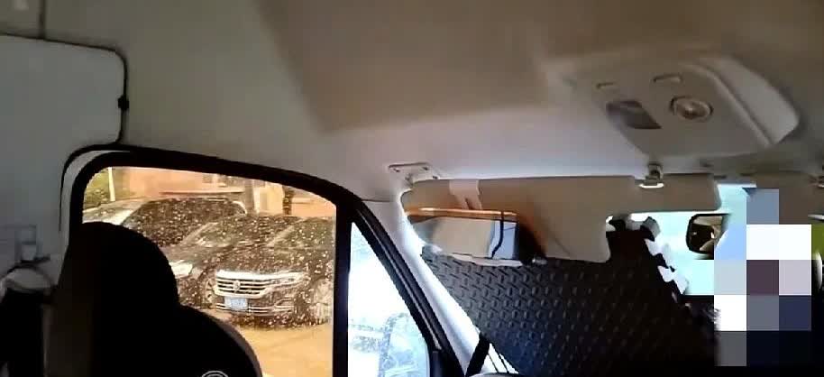 70岁老两口顶着38℃高温拆车改装，退休金没捂热就全砸进这台旧依维柯

天津