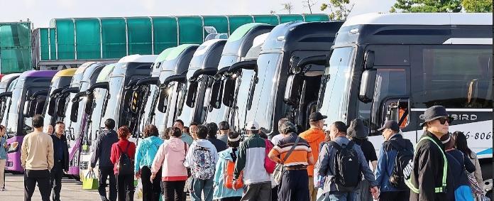 挤爆韩国，中国游客来了！
当地时间9月29日，这一天韩国对中国游客试行免签入境政