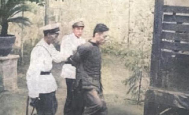 1955年，一个劳模接到通知前往区政府领奖，结果刚一进门就听到一句“杨进兴!"劳
