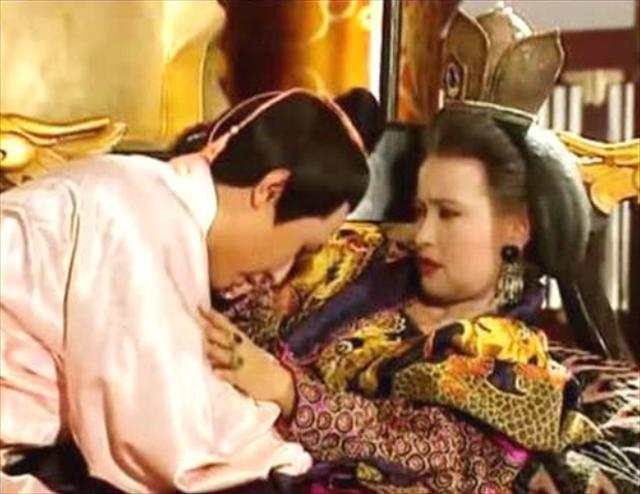 694年，沈南璆刚下龙床，武则天就责骂道：“没用的男人！”她立即喊人接薛怀义进宫