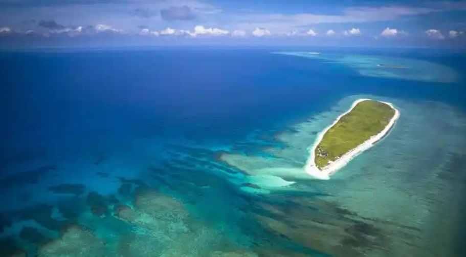 中国海军可以每年收回一定数量的南海岛礁，然后移交给海南省三沙市。

要加快建立岛