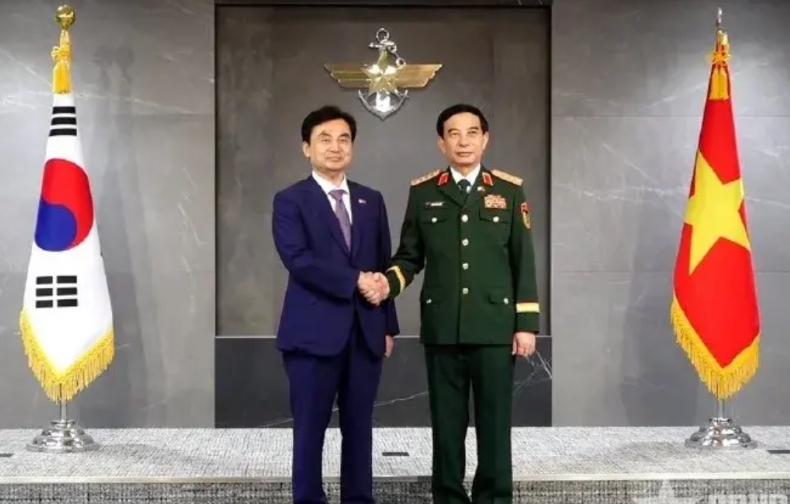 越南国防部长潘文江上将访问韩国期间与韩方达成多项协议包括韩国向越南人民军海军移交