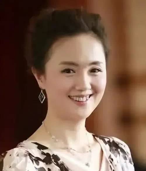 贫嘴张大民的幸福生活
认识了朱媛媛
嘴角边的一颗痣
是对她初有的印象
说
