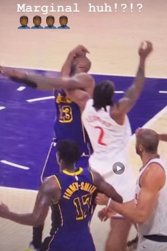 詹姆斯脸被小卡打脸全过程
 
冲突发生时（倒地瞬间）  
詹姆斯（躺在地上摊手）