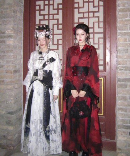迪丽热巴和金靖这是什么神仙组合！胶片造型美到心颤！疯狂期待两位大美女下次放大招，