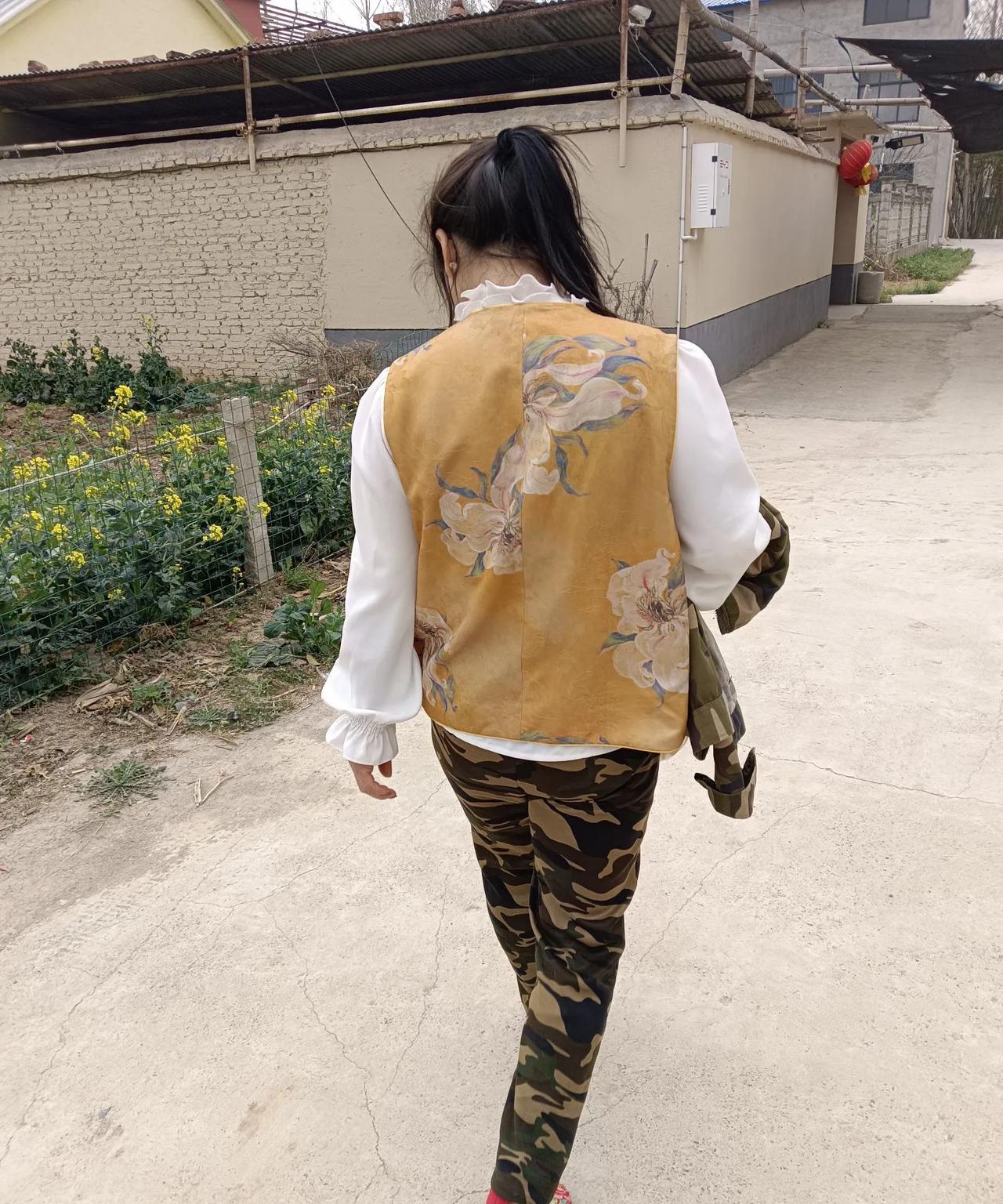 今天捅了麻蜂窝了，称呼很重要吗？工地女工小张，比我小一岁，今天中午有事，我就叫了