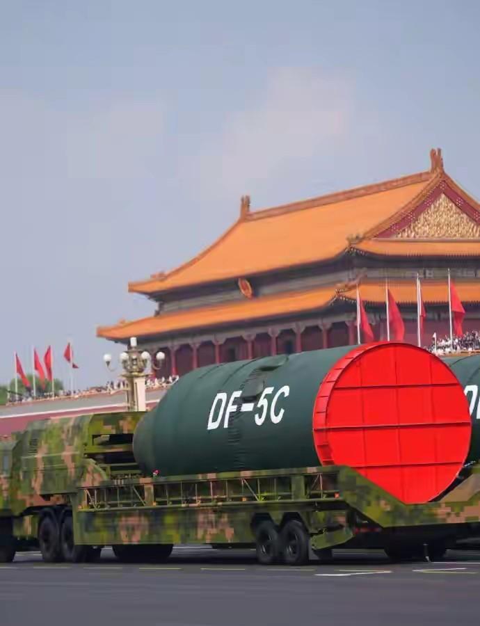 巴黎和会有三巨头:美国总统威尔逊，英国首相劳合·乔治，法国总理克里孟梭，巴黎和会