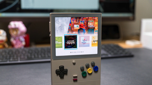 「接近毕业」Retroid Pocket Classic 竖版掌机上手体验