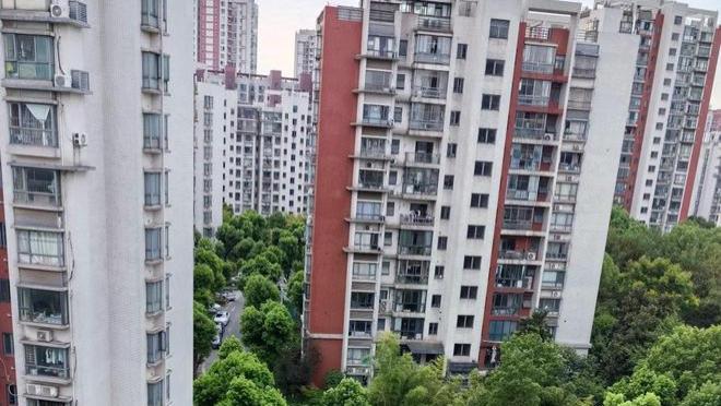 “全款买房”和“贷款30年”，哪个更划算？看完别再糊里糊涂了 !