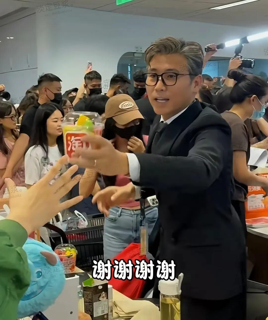 不知为啥？如今就不能看到李乃文，一看到他就能想起来前几个月走的朱媛媛，看到朱媛媛