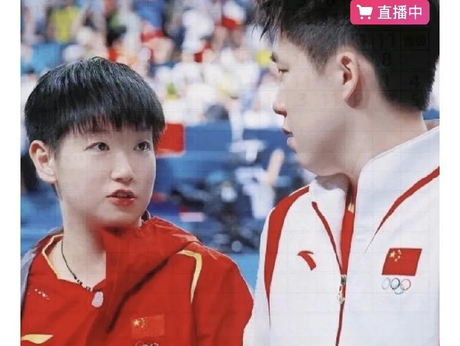 这枚金牌，他们足足等了八年。
他们的成功秘诀，其实很简单。
为了配合孙颖莎的节奏