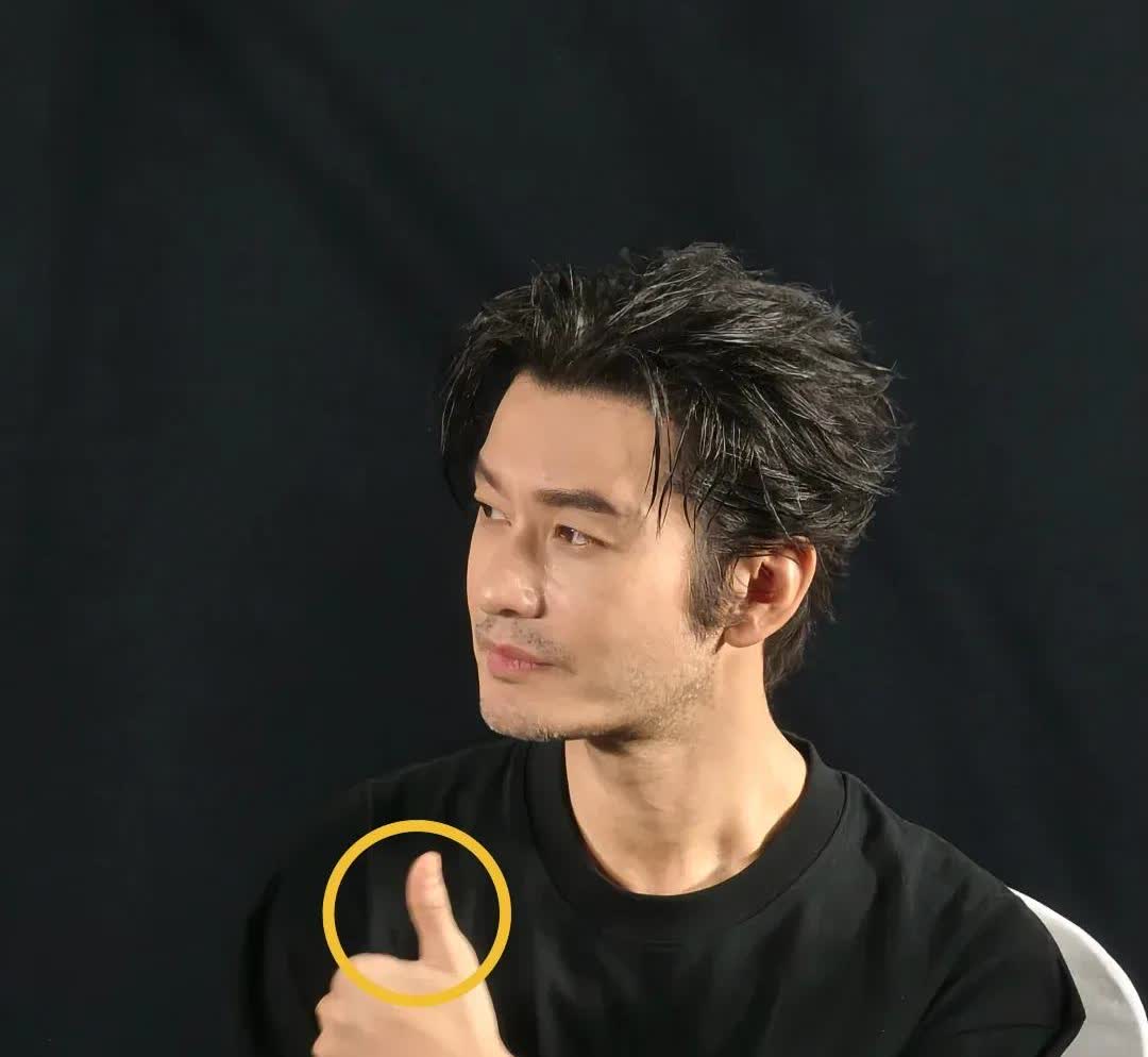 只要黄晓明不塌房，
他有没有演技，压根就不是事，
说白了，他最大的本钱不是情