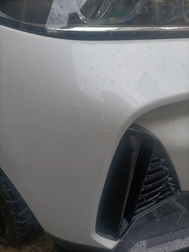 这个位置刮花了那么多
是我碰到别人的车刮的，还是别人刮到我的？