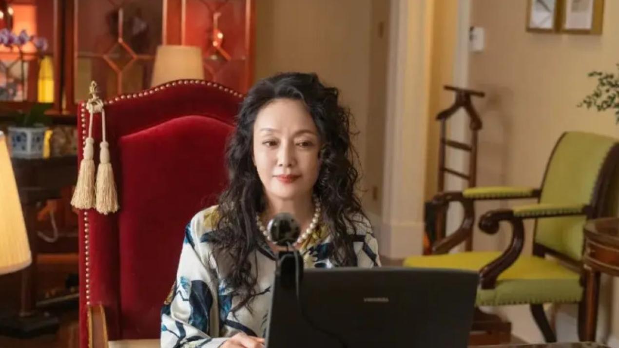 《玫瑰的故事》：玫瑰有刺，亦能绽放