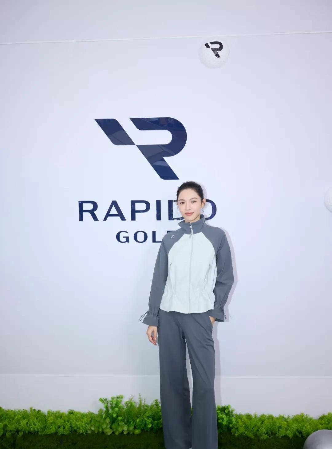 检验真美女的标准
果然还得是运动装！
钟楚曦不愧是内娱90后女明星的颜值担当，这