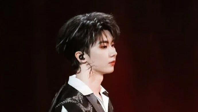 哥特裹锐贵，潮酷织松柔；双风不做硬切戏，气随身转才是味