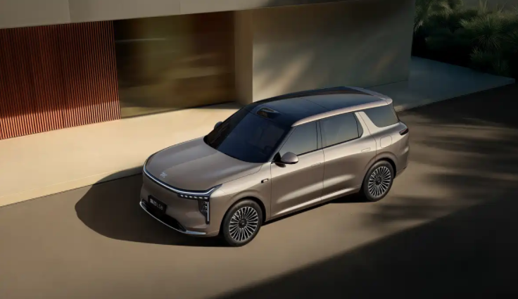 定位中大型SUV 智己LS8官图发布 亮点在哪？