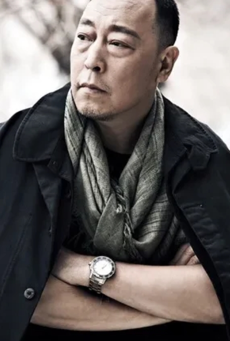 2015年，倪大红在拍摄《战狼》时，不幸被炸伤。对此，吴京感到非常抱歉，他多次向