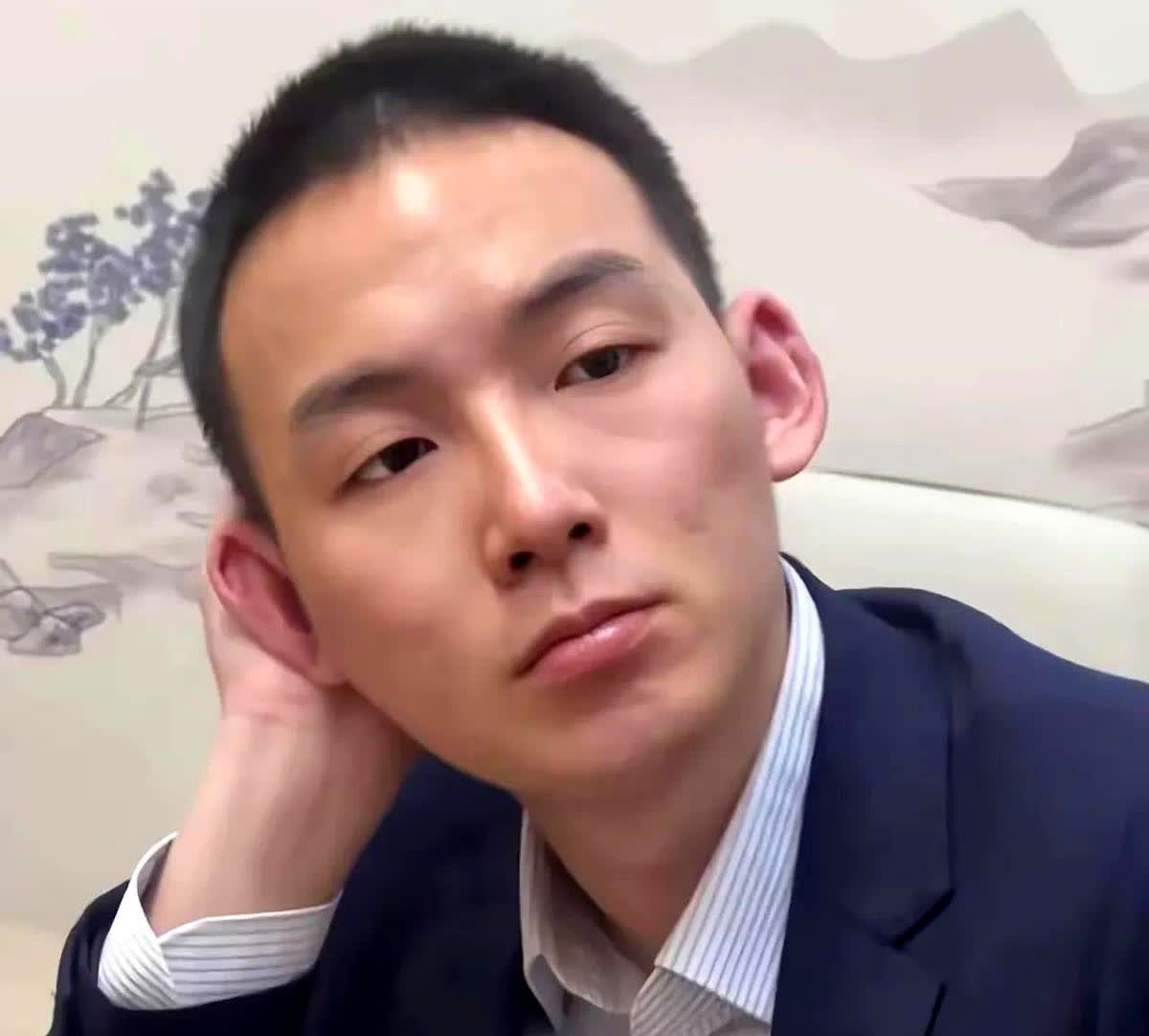 最近风靡热搜榜

谢浩男也有遗憾吧！

是遗憾爸妈分开了呢，还是遗憾没有