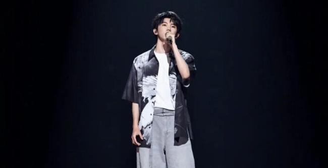 马嘉祺《歌手》唱王源神曲破防！师兄弟隔空对狙引爆热搜
“当马嘉祺在《歌手》舞台唱