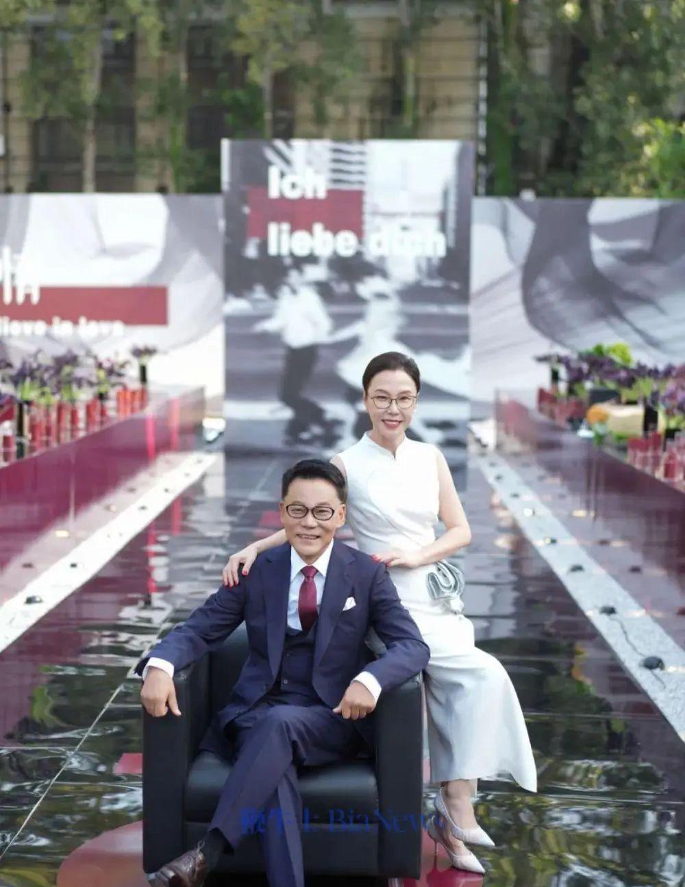 8月16日，当当创始人李国庆大婚，张朝阳俞敏洪等到场祝贺！
从爆出的照片看，老李
