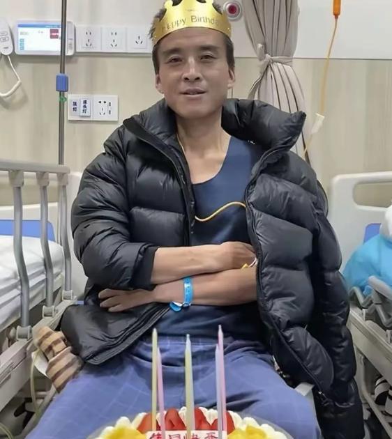 泪目！近日，陕西西安，47岁男子肝癌去世，生前家人一直隐瞒他得了肝癌，但男子去世