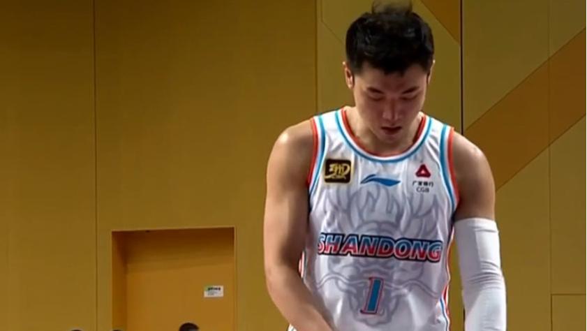 上演王牌之争，高诗岩核心位置受到冲击，山东高速男篮谁才是老大