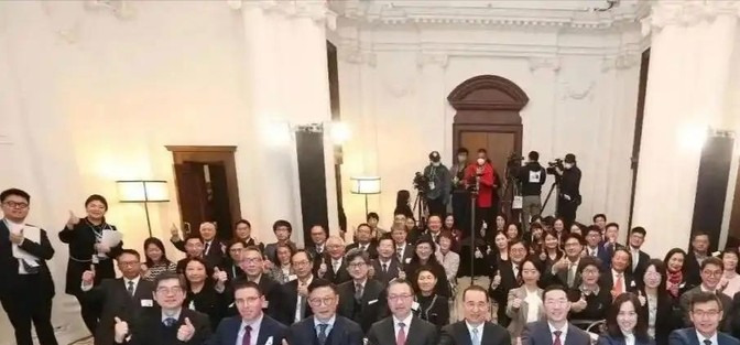 中国在香港成立国际调解院美国不乐意











惊天大事！中国主导成立