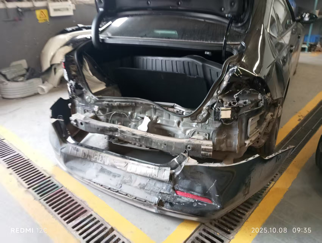 高速被追尾了
4儿子店说要切，这种情况能不切吗