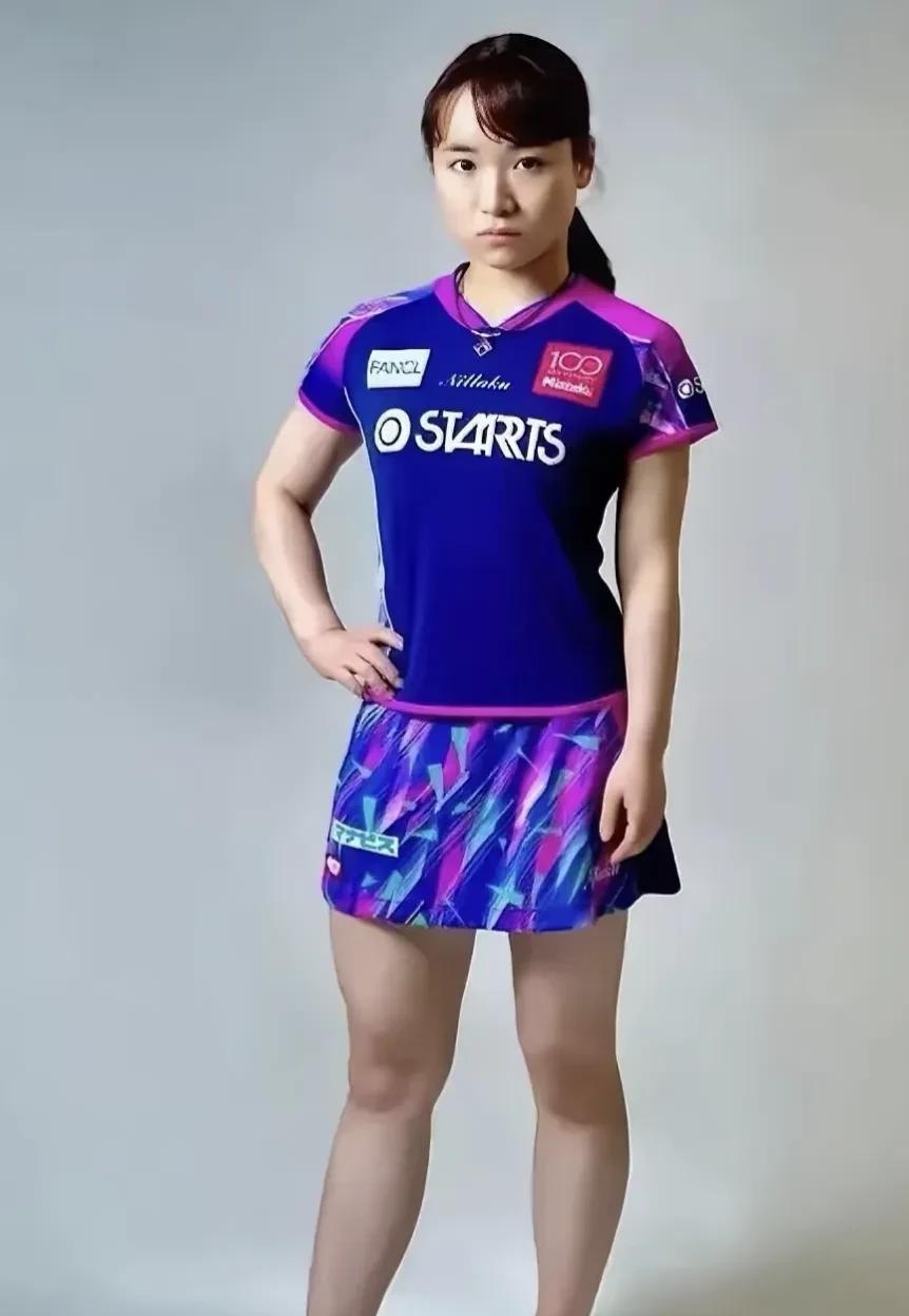 真的很会说话!
记者问伊藤美诚：“你觉得国乒女队谁厉害？”
伊藤美诚回答：小时候