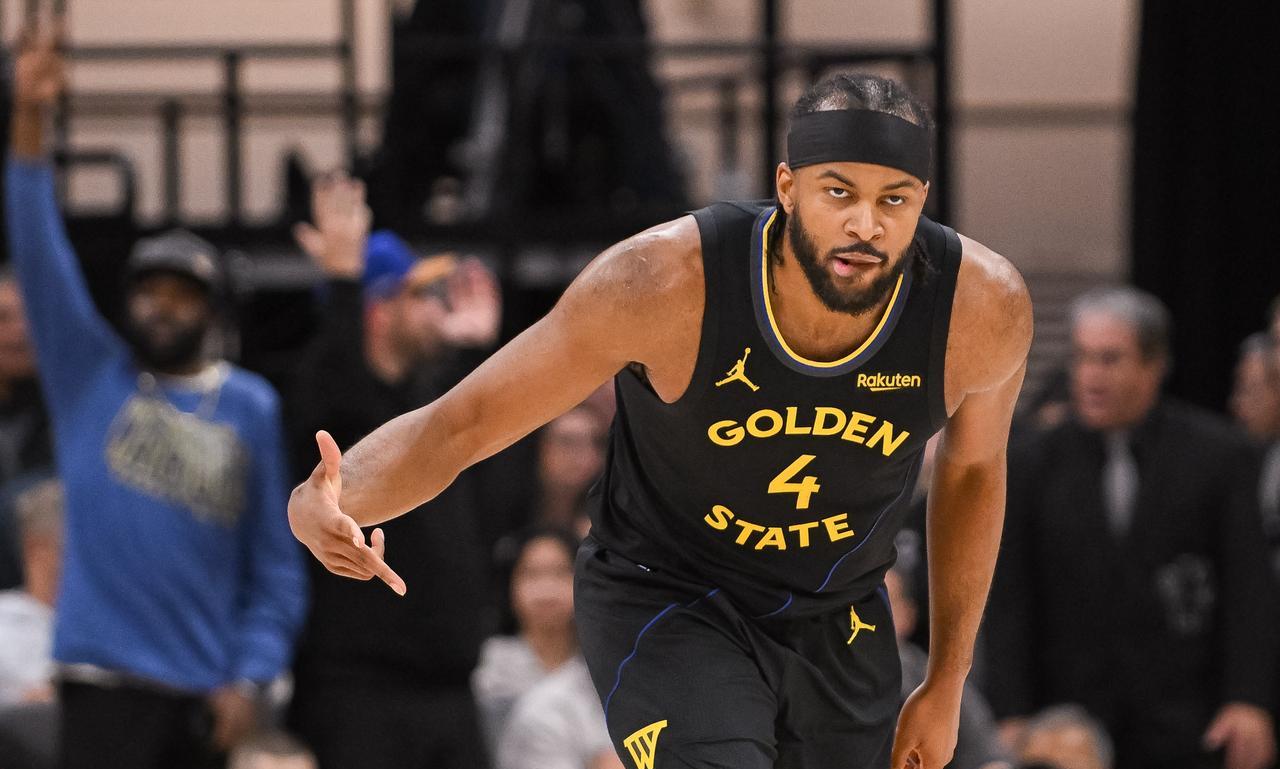 穆迪首节三分球8中7，勇士全队都在给他喂球！
在对阵鹈鹕比赛中首发出场的穆迪投篮