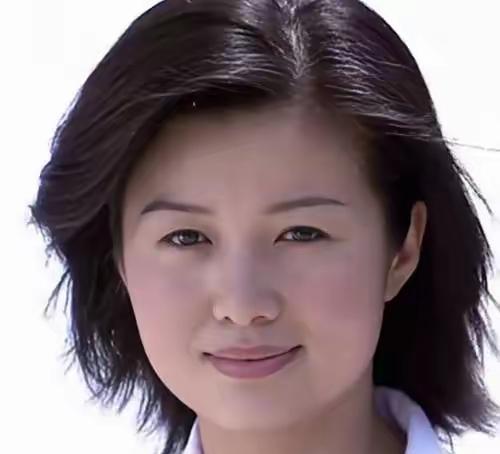 郑卫莉也是一位漂亮的演员，浑身散发着一股魅力，大气温婉，美丽动人！
郑卫莉演过的