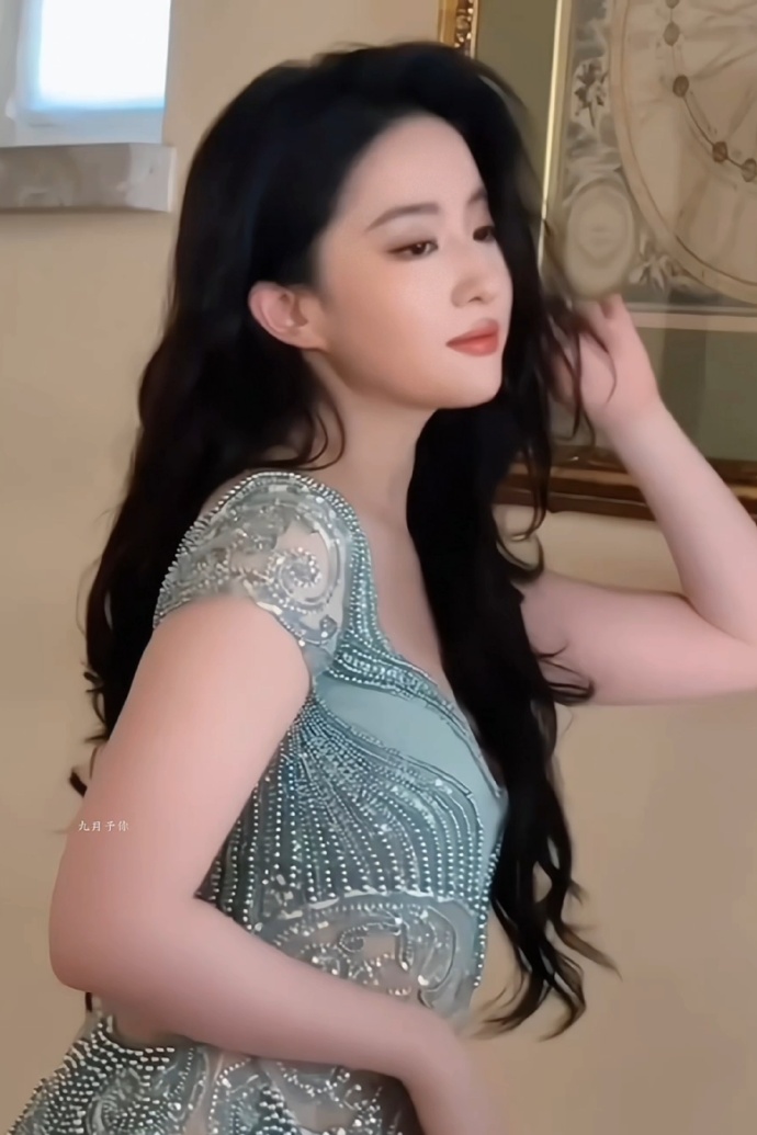 刘亦菲宝格丽晚宴，多么权威的神颜啊