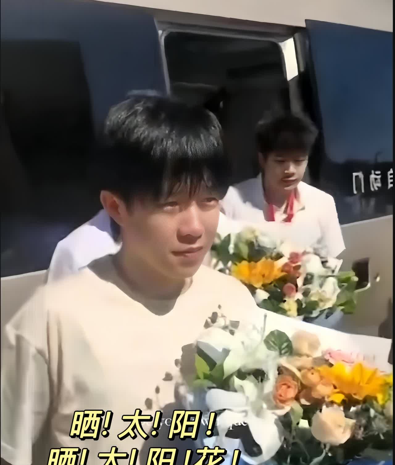 你们这样“刺激”大头真的好吗[泪奔]
赛场上赢不了头哥，场下就开始“花式炫耀”