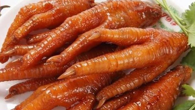 秘制洪濑鸡爪：鲜香软烂的味蕾盛宴