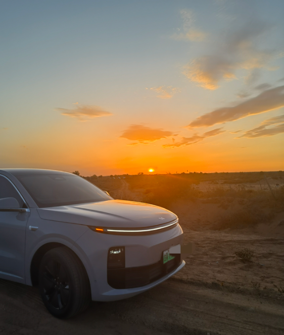 理想 L6 提车报告：
一、用车体验
1.续航能耗:L6 是理想首次用磷酸铁锂电