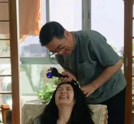 你真以为剧中的杨童舒是因为房子才不要张国立的？她是要把房子改到儿子名下没错，但她