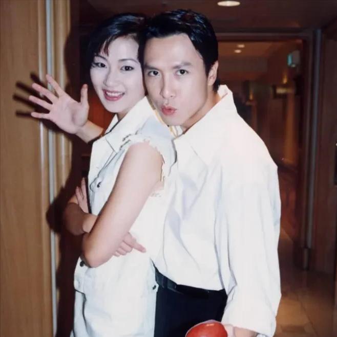 1994 年，梁静慈和甄子丹离婚后没多久，发现自己怀孕了。
她执意生下来，并且提