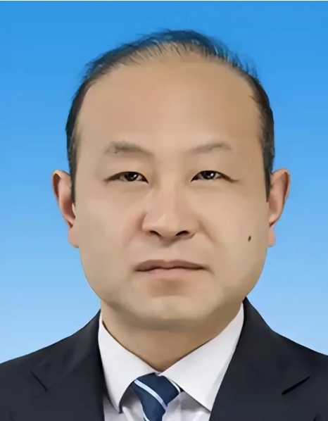 户邑，1970年生于重庆丰都，18岁时即1988年高考考上大学本科，就读于重庆建