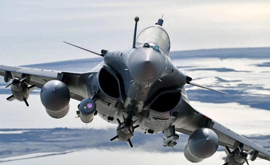 F-16做不到！歼-10CE执行“三先原则”：印战机在爬升段就被击落