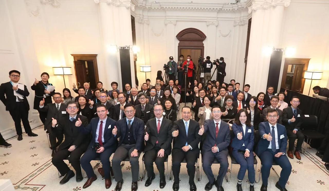 杜特尔特再也不用受海牙国际法庭的气了！国际调解院设立在香港，我看谁敢来插手[嘘]